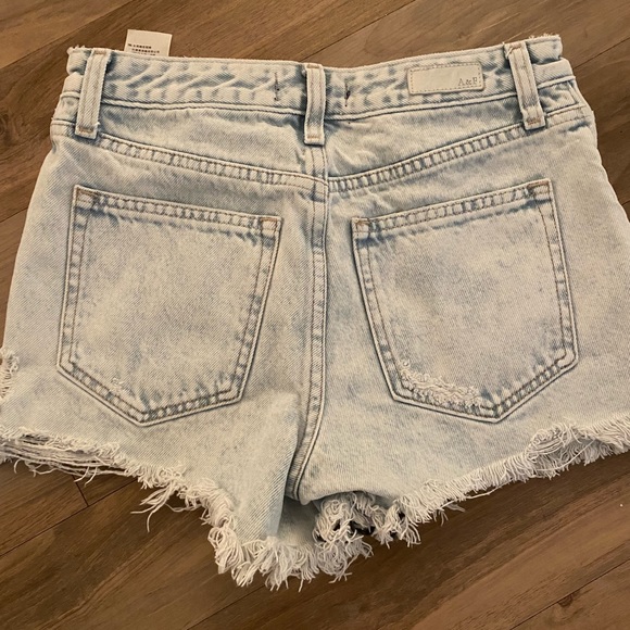 Abercrombie and Fitch shorts - Picture 2 of 3